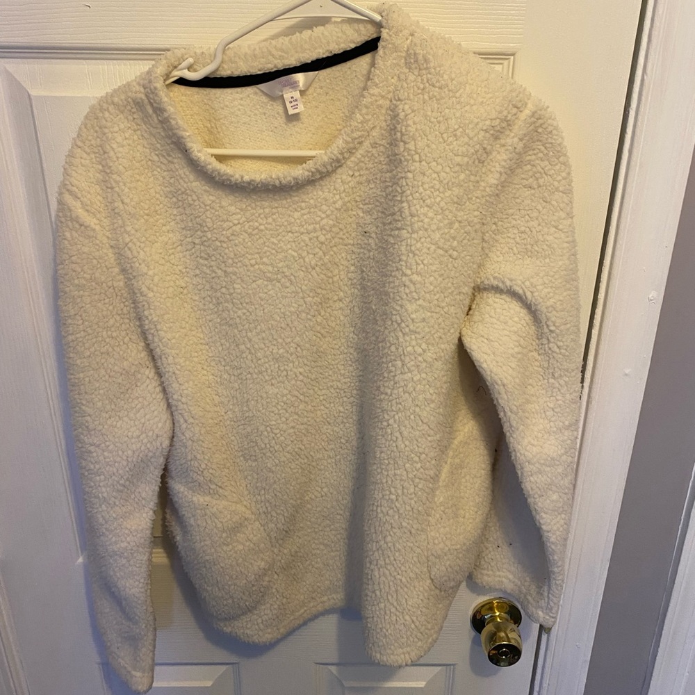 Women’s secret treasures sleepwear top white fuzzy size M